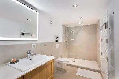 Salle de bains dans l'établissement Marais Elegance Suite - 1 Bedroom