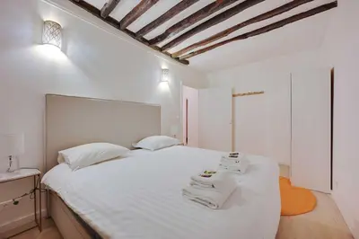 Un ou plusieurs lits dans un hébergement de l'établissement Chic apartment - 2BR-6P - Center of Paris