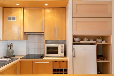Cuisine ou kitchenette dans l'établissement Orange Vendome - Bright 1-Bed Apt Near the Louvre