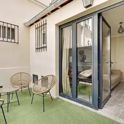 Pick A Flat's Apartment in Monrmartre - Rue Lepic