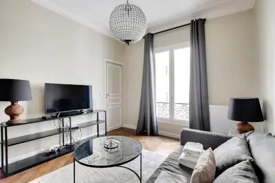 Télévision ou salle de divertissement dans l'établissement Charming apartment - 1BR-4P - Paris 16