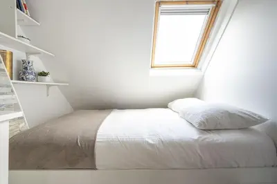 Un ou plusieurs lits dans un hébergement de l'établissement Appartement lumineux et cosy Gare du Nord - Opéra