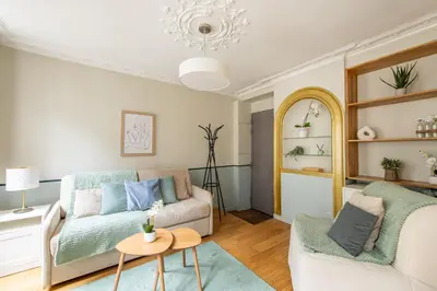Coin salon dans l'établissement Modern spacious studio only 1 minute away from the Place de la République