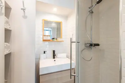 Salle de bains dans l'établissement Modern spacious studio only 1 minute away from the Place de la République