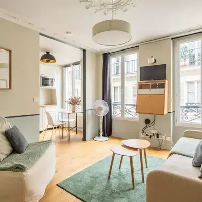 Modern spacious studio only 1 minute away from the Place de la République