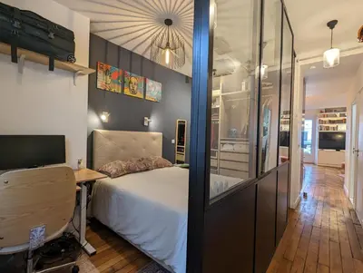 Un ou plusieurs lits dans un hébergement de l'établissement Appartement élégant - Fbg Saint Denis