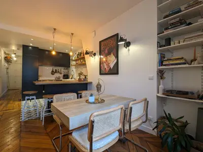 Cuisine ou kitchenette dans l'établissement Appartement élégant - Fbg Saint Denis