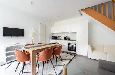 Cuisine ou kitchenette dans l'établissement Maison en Centre-Ville - Neuilly