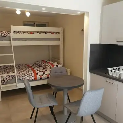 Studio pour 3 personnes à 1 station de métro de Paris