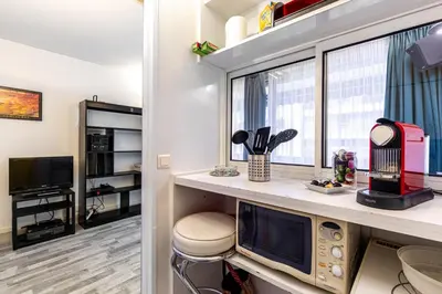 Télévision ou salle de divertissement dans l'établissement GuestReady - One perfect studio in Auteuil