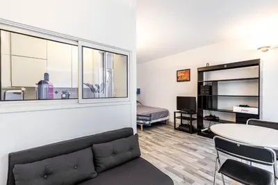 Coin salon dans l'établissement GuestReady - One perfect studio in Auteuil