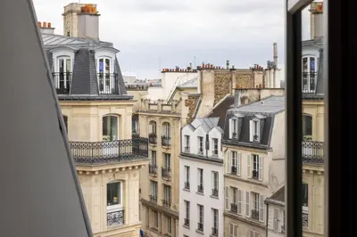 Vue générale sur Paris ou vue de la ville depuis l'hôtel