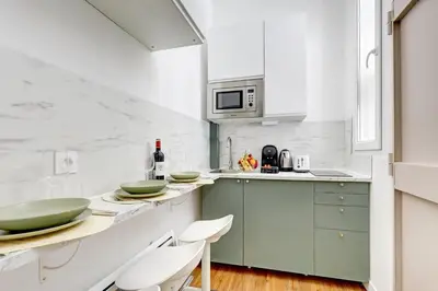 Cuisine ou kitchenette dans l'établissement 402 Suite Netter - Superbe Studio à Paris