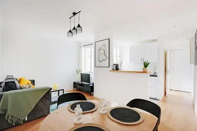 Cuisine ou kitchenette dans l'établissement Lumineux 2 pièces Batignolles