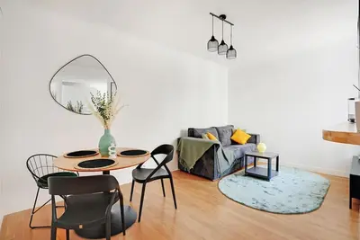 Coin salon dans l'établissement Lumineux 2 pièces Batignolles