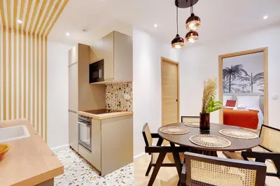 Cuisine ou kitchenette dans l'établissement Magnificent apartment 1BR-4P - Arc de Triomphe