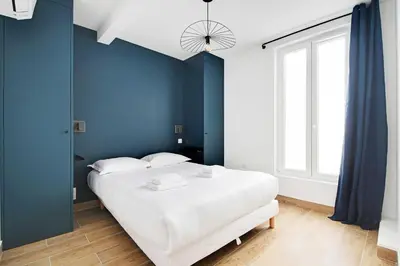 Un ou plusieurs lits dans un hébergement de l'établissement Refreshing 2BD-6P apartment - 18th ard