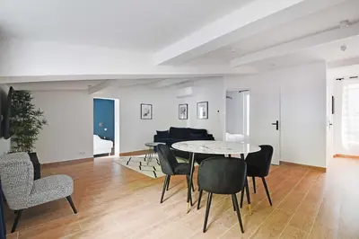 Coin salon dans l'établissement Refreshing 2BD-6P apartment - 18th ard