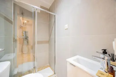 Salle de bains dans l'établissement Charme Parisien 6 Personnes, 2 chambres, 19ème