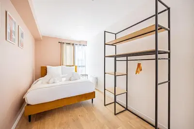 Un ou plusieurs lits dans un hébergement de l'établissement Charme Parisien 6 Personnes, 2 chambres, 19ème