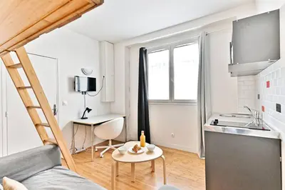 Plan de l'établissement Charmant Studio avec Mezzanine Boulevard Voltaire