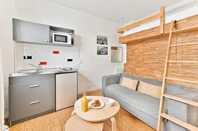 Plan de l'établissement Charmant Studio avec Mezzanine Boulevard Voltaire