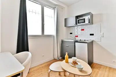Plan de l'établissement Charmant Studio avec Mezzanine Boulevard Voltaire