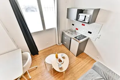 Plan de l'établissement Charmant Studio avec Mezzanine Boulevard Voltaire