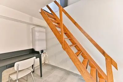 Plan de l'établissement Charmant Studio avec Mezzanine Boulevard Voltaire
