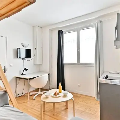 Charmant Studio avec Mezzanine Boulevard Voltaire
