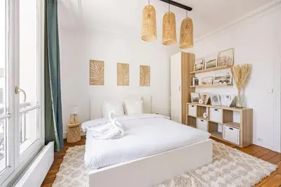 Un ou plusieurs lits dans un hébergement de l'établissement Apartment 2 Bedrooms#2 Bathrooms#Paris 14#Alesia