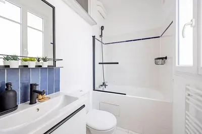 Salle de bains dans l'établissement Apartment 2 Bedrooms#2 Bathrooms#Paris 14#Alesia