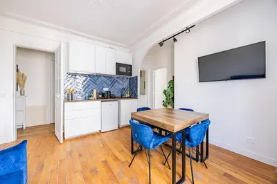 Cuisine ou kitchenette dans l'établissement Apartment 2 Bedrooms#2 Bathrooms#Paris 14#Alesia