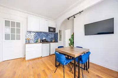 Cuisine ou kitchenette dans l'établissement Apartment 2 Bedrooms#2 Bathrooms#Paris 14#Alesia