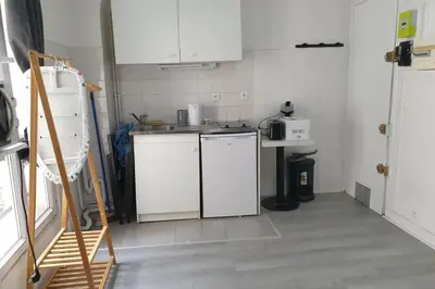 Cuisine ou kitchenette dans l'établissement Charmant studio à Paris 13ᵉ proche métro
