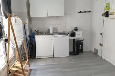 Cuisine ou kitchenette dans l'établissement Charmant studio à Paris 13ᵉ proche métro