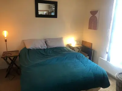 Un ou plusieurs lits dans un hébergement de l'établissement Charmant appartement atypique Boulogne Billancourt