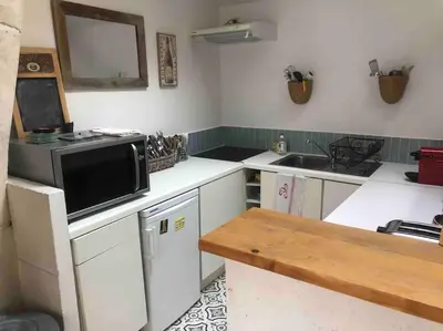 Cuisine ou kitchenette dans l'établissement Charmant appartement atypique Boulogne Billancourt