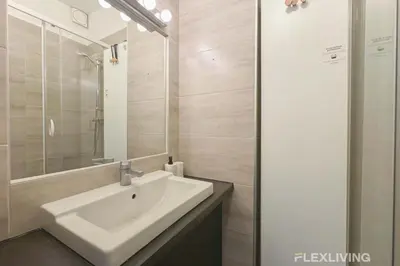 Salle de bains dans l'établissement Flexliving - Room - Lamarck