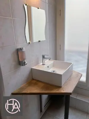 Salle de bains dans l'établissement Alliance Hôtel Paris