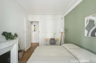 Un ou plusieurs lits dans un hébergement de l'établissement Flexliving - Room - Lamarck