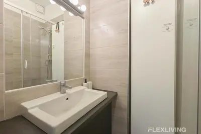 Salle de bains dans l'établissement Flexliving - Room - Lamarck