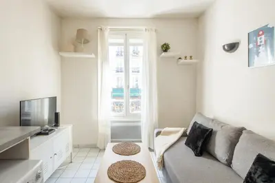Plan de l'établissement 1 Bedroom apartment ideally located only 1 minute to the metro in Montmartre neighbourhood