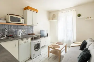Plan de l'établissement 1 Bedroom apartment ideally located only 1 minute to the metro in Montmartre neighbourhood