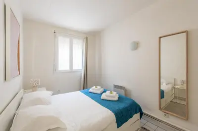 Plan de l'établissement 1 Bedroom apartment ideally located only 1 minute to the metro in Montmartre neighbourhood