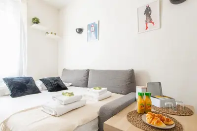 Plan de l'établissement 1 Bedroom apartment ideally located only 1 minute to the metro in Montmartre neighbourhood