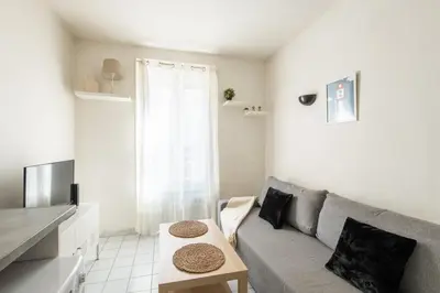 Plan de l'établissement 1 Bedroom apartment ideally located only 1 minute to the metro in Montmartre neighbourhood