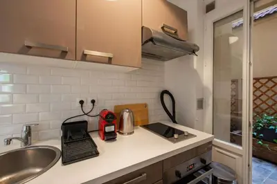 Cuisine ou kitchenette dans l'établissement Appartement centre Levallois Proche Paris