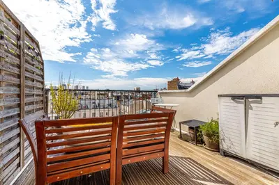 Balcon ou terrasse dans l'établissement GuestReady - A glamorous sight over the city