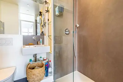 Salle de bains dans l'établissement GuestReady - A glamorous sight over the city